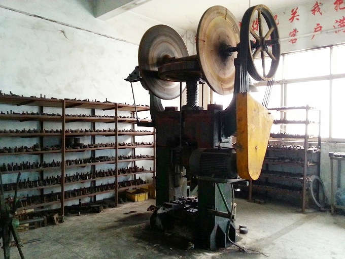 中国広東省東莞市 金属製品加工工場 大型の加工機械