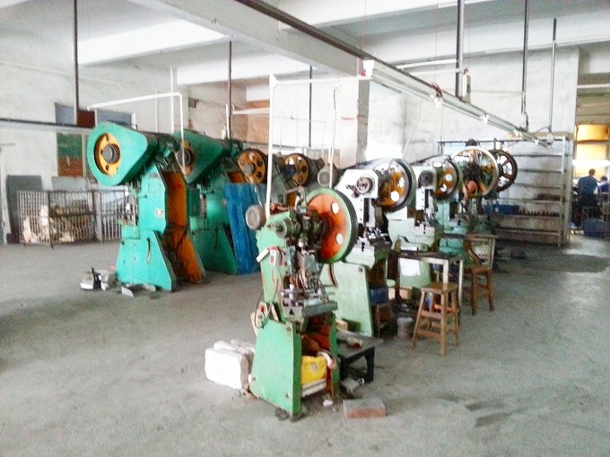 中国広東省東莞市 金属製品加工工場 小型の加工機械