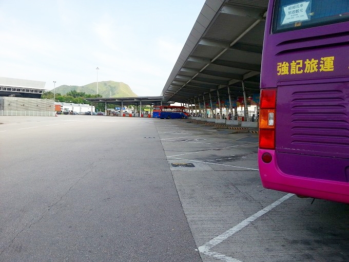 香港国境イミグレーション/入出国管理のコーチバス駐車場