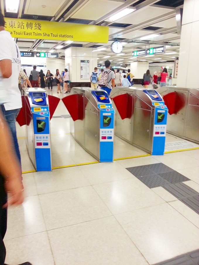 香港九龍「MTR九龍塘駅」改札