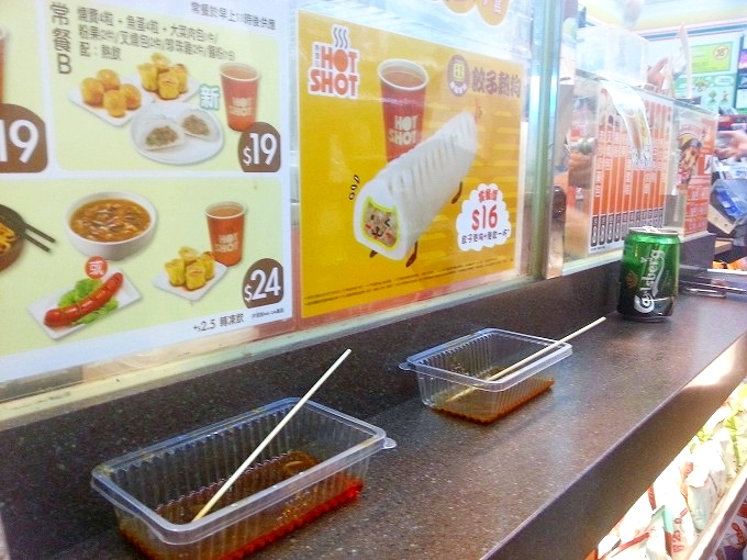 香港 九龍 尖沙咀 飲食店の路面カウンター