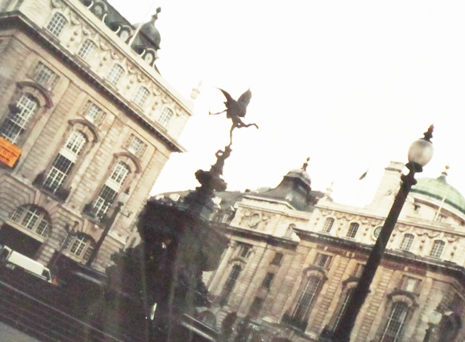 イギリス ロンドン ピカデリーサーカス エロス像。