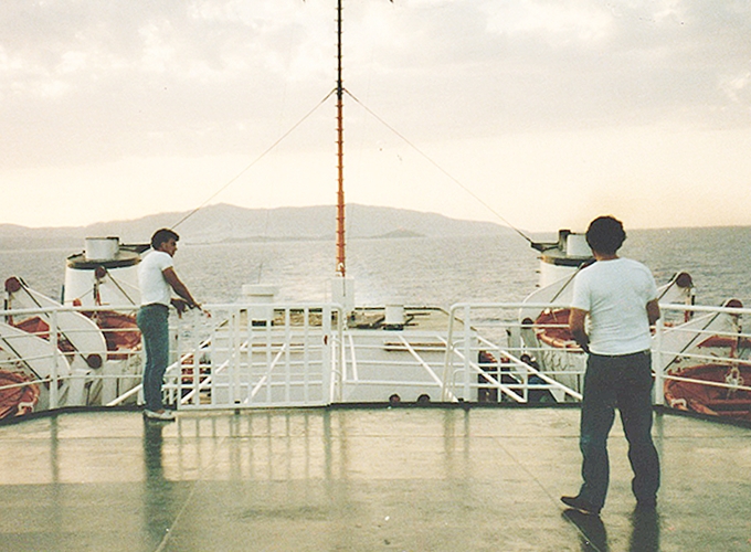 ギリシャ エーゲ海 パロス島からトルコに向かうフェリーの甲板