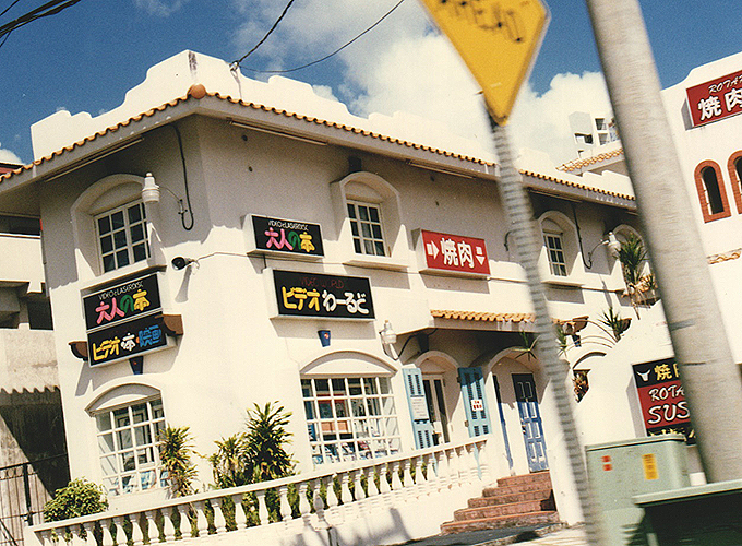 アメリカ領 グアム島 タモン地区 ガン・ビーチ・ロードの日本食店が並ぶ一角