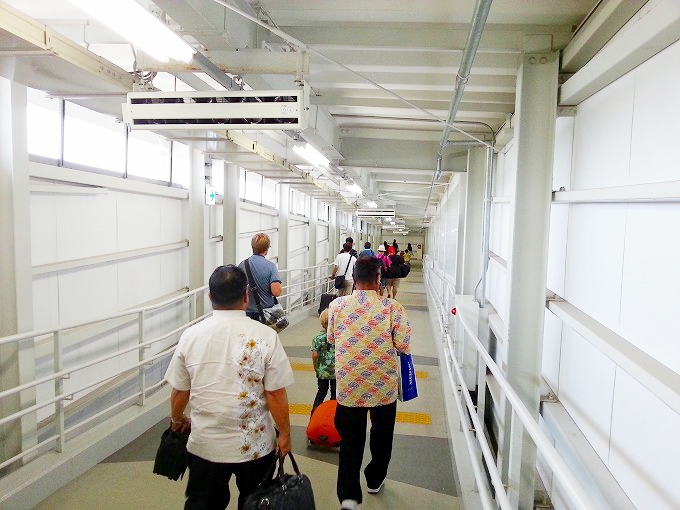大阪府泉佐野市 関西国際空港 第二ターミナル/ピーチ・アビエーション専用ターミナルへの通路