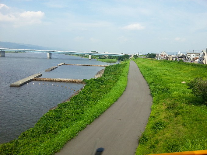 泉佐野市から和歌山に行く電車からの河川敷の風景