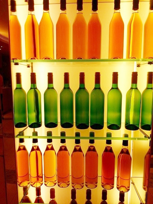 香港城市花園酒店/シティガーデンホテルのワインの棚