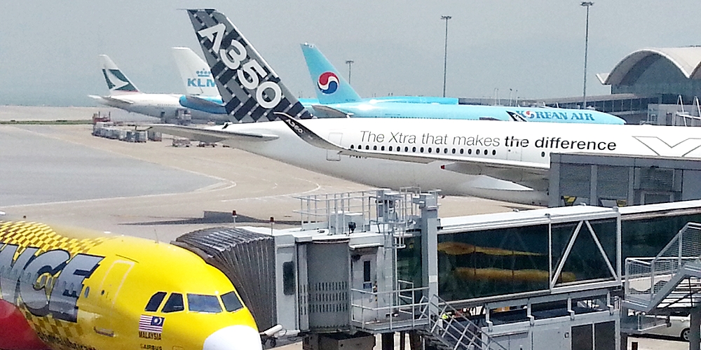香港国際航空 エプロンに並ぶ旅客機