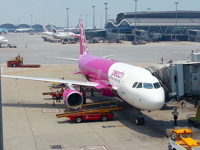 香港国際空港 ピーチアビエーションの旅客機