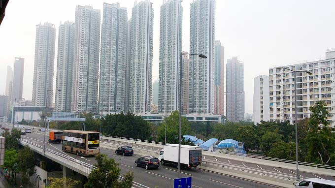 香港 九龍 南昌 ホテル オヴォロ ウェスト カオルーンから見える高速道路