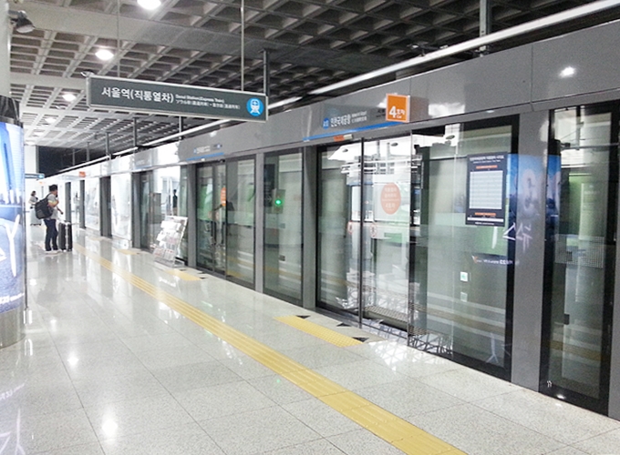 韓国 仁川国際空港 空港鉄道A'rex のプラットフォーム