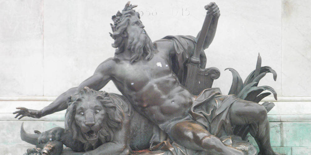 フランス リヨン ベルクール広場のシンボル「太陽王 ルイ14世」