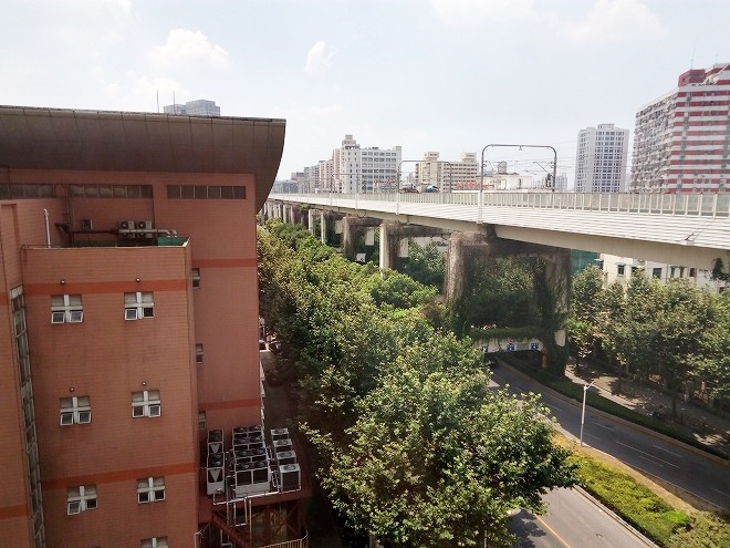 中国 上海外国語大学・上外迎賓館・627号室からの風景