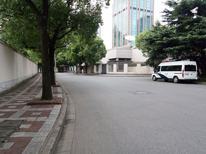 中華人民共和国 上海虹橋区「上海日本領事館」付近