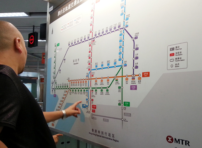 中華人民共和国 広東省 深セン 福田口岸駅の地下鉄MTRの路線図