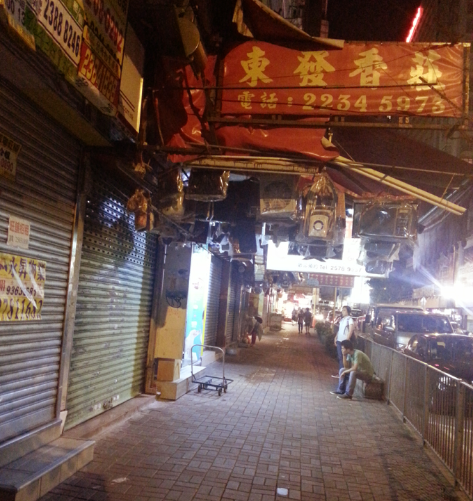 香港島 夜のノースポイント/北角「Wharf rd/和富道」