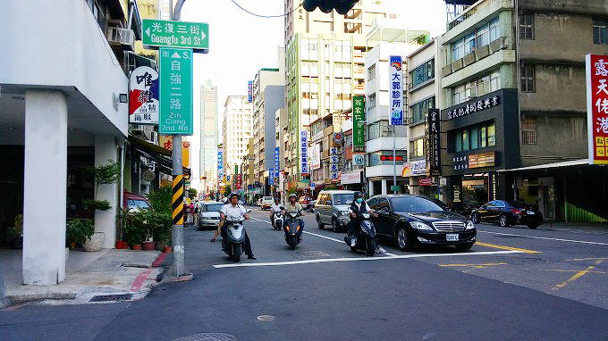 台湾 高雄市の街並み