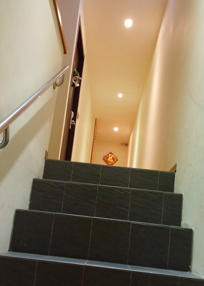 台湾 台北市 士林区 ホテル士林桟 エントランスなくすぐ階段