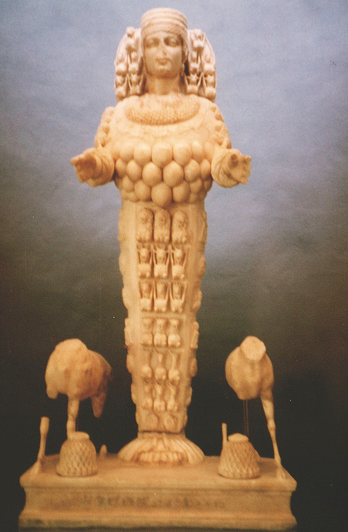 トルコ イズミール 古代遺跡都市エフェソス考古学博物館 ギリシア神話の女神でアポローンと双子の「アルテミス像」