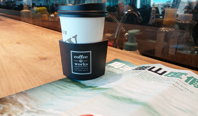 韓国 仁川国際空港 40番搭乗ゲート向かいの「coffee@works」のコーヒー