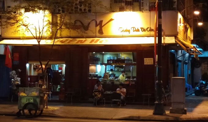 ベトナム ホーチミン市「ミフキ ブティック ホテル」向かいのコーヒーショップ
