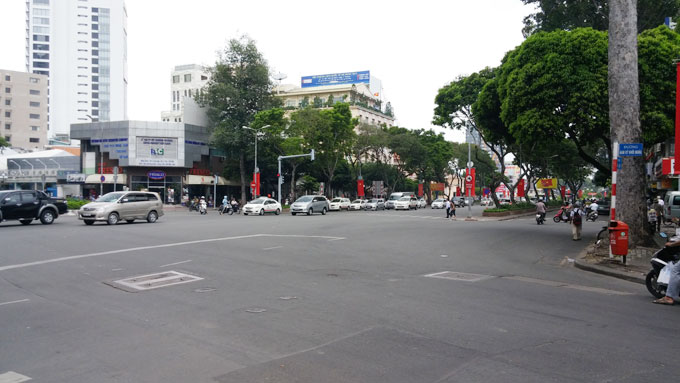 ベトナム・ホーチミン市。ベンタイン市場付近の広い道路