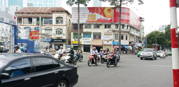 ベトナム・ホーチミン市。ベンタイン市場付近の道路