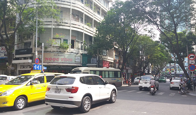 ベトナム・ホーチミン市 ドンコイ通り。
