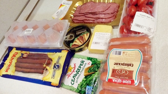 ロシア・ウラジオストク。スーパーマーケットで買い込んだ食材