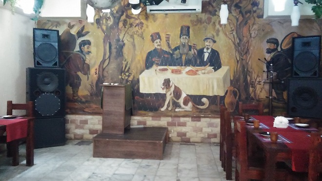 ロシア ウラジオストク グルジア料理「ドヴァ・グルジナ」店内の壁の絵