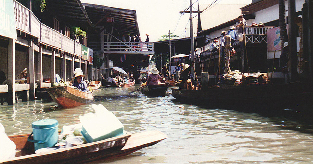 Thailand - Damnoen Saduak Floating Market.