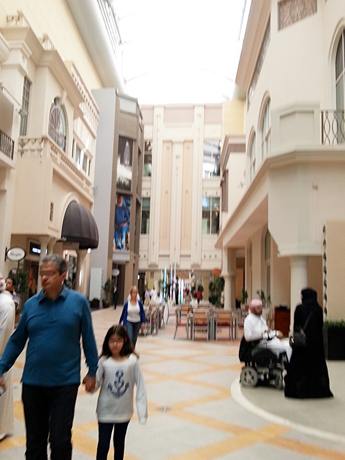 Dubai Mall.