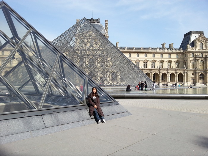 卢浮宫金字塔。