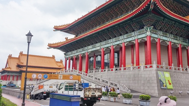 台北 中正紀念堂の「国家戯劇院」と「国家音楽庁」