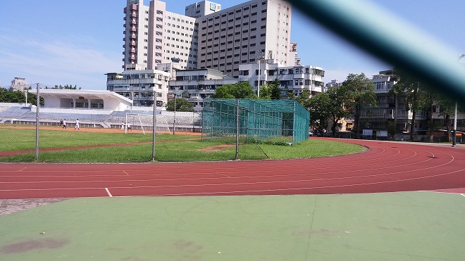 淡江大学 淡水キャンパスの陸上トラックと野球場