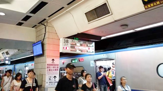 台湾 台北市 台鉄台北駅のプラットフォーム