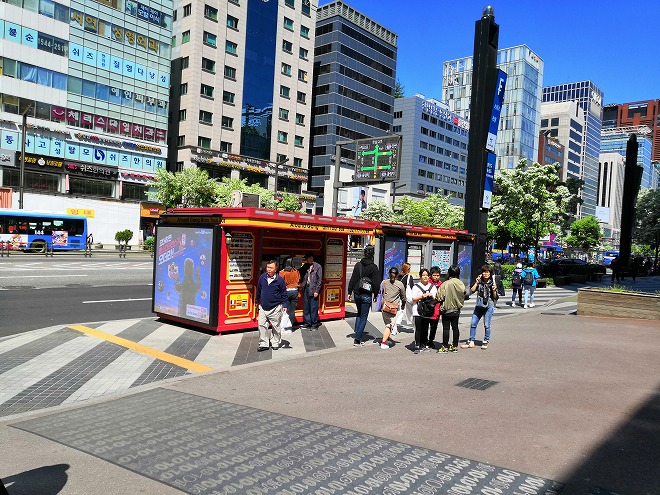 韓国 ソウル江南駅11番出口「アラウンド江南シティツアー」のバス乗り場