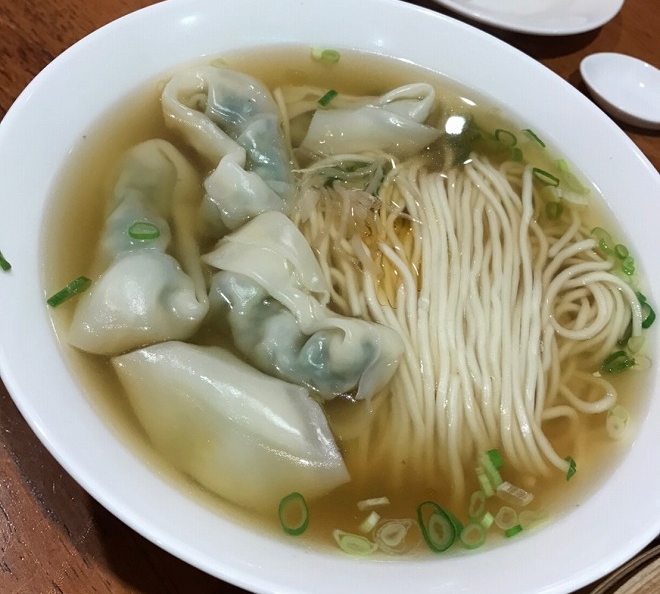 台湾 台北101 鼎泰豊 野菜と豚肉入りワンタンスープ