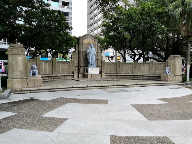 台北市 二二八和平公園「杏壇と孔子像」