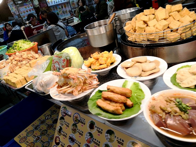 台北 士林夜市 士林市場地下美食街 食堂の料理