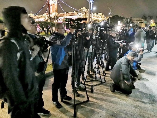 台湾 台北市 中華民国総統府 新年 国旗掲揚式でのカメラマン達
