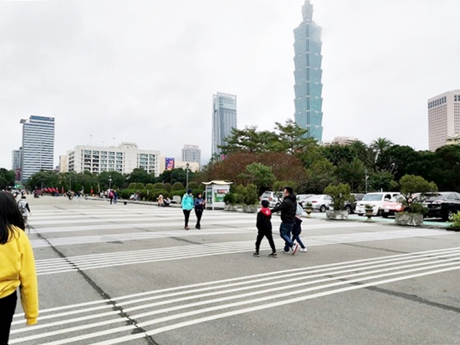台北市 国立国父紀念館のある中山公園の広場