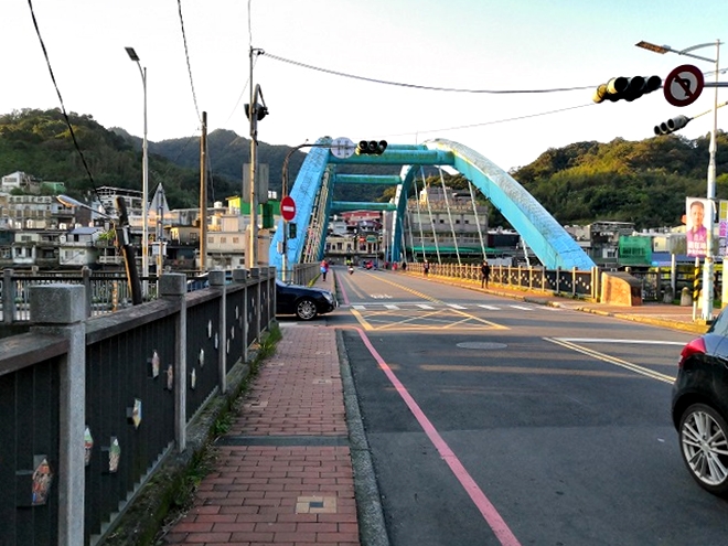 朝の台湾 瑞芳「介寿橋」