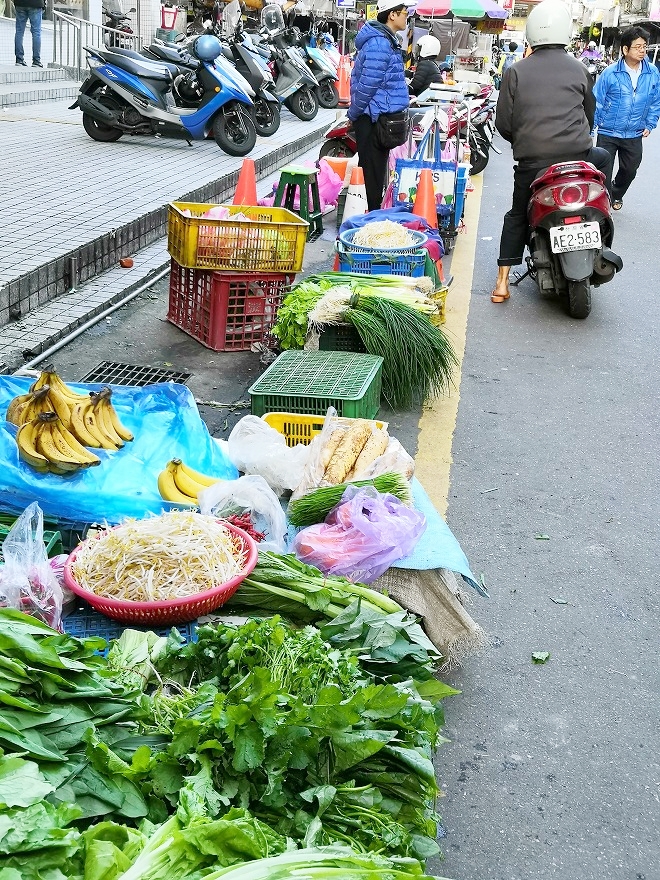 瑞朝の台湾 瑞芳「中正路」野菜の露天商