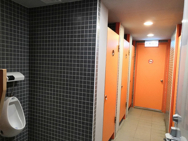 Toilet and shower room at Taipei Travelers International Hostel in Tamsui.