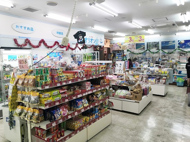 沖縄県 金武町 伊芸サービスエリア建物内の売店コーナー