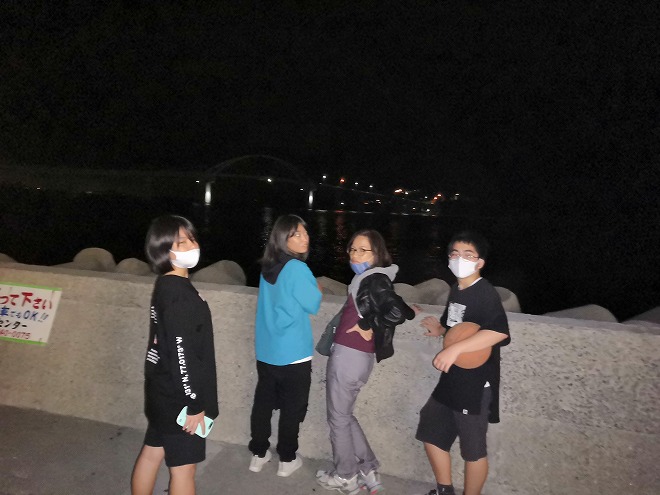 沖縄県本部町「瀬底大橋」の夜景