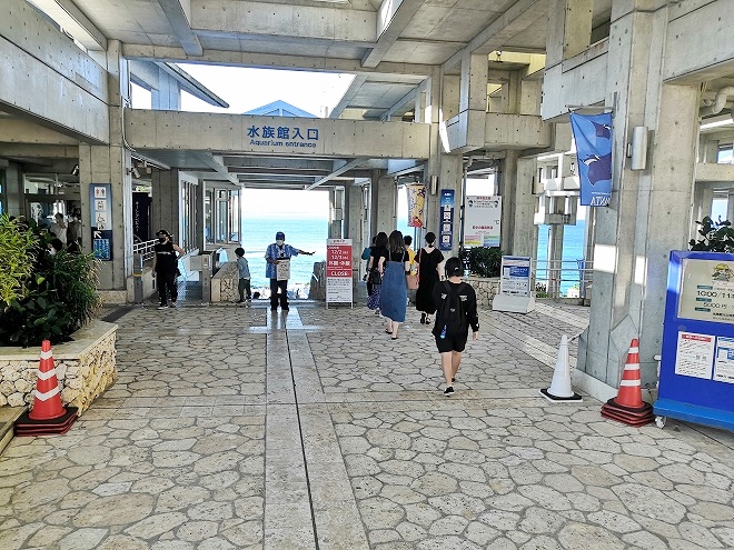 沖縄海洋博公園 沖縄美ら海水族館の外エスカレーター
