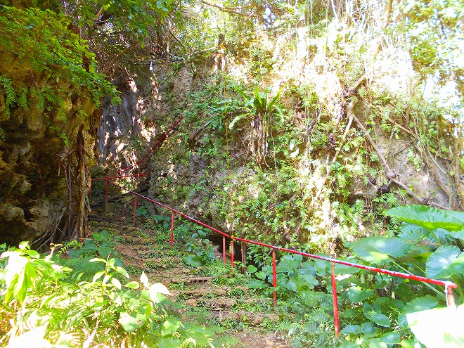 琉球八社 那覇市 首里 末吉宮 急な石階段の参道