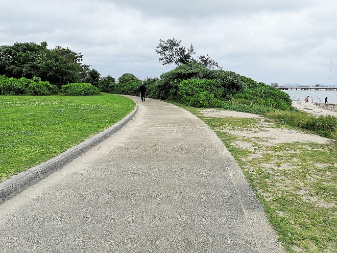 沖縄市・沖縄県総合運動公園・海辺の遊歩道